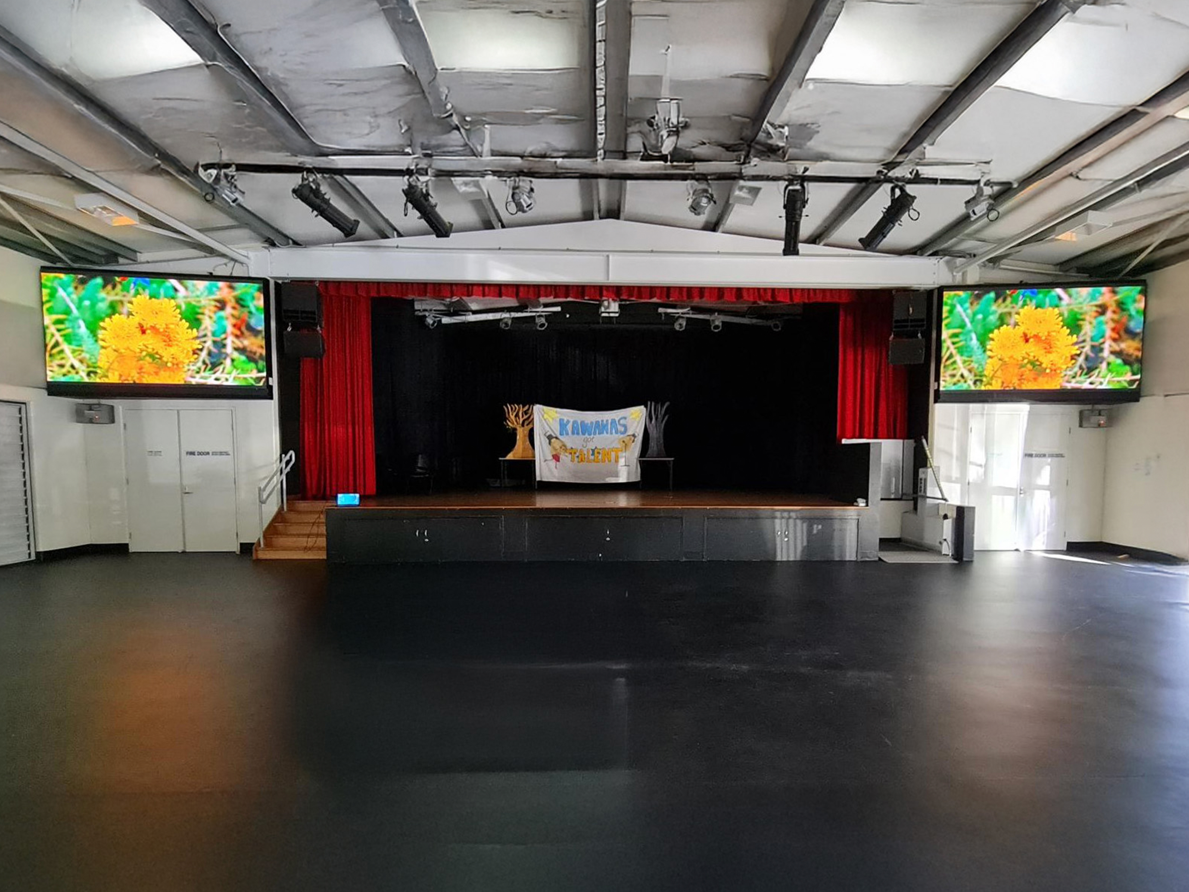 Kawana Waters State College Upgrades Hall with Dual 138" CommBox LED Displays