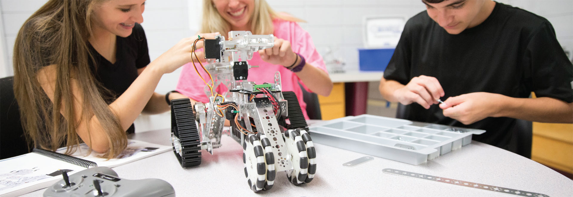 halstørklæde vigtig gyde Robotics, STEM and Technology. What is Robotics? - Kookaburra Educational  Resources - one of Australia's largest wholesale suppliers for education