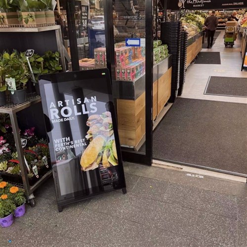 Mitsumaru 43'' Mobile Outdoor IP55 Digital Signage w/Licence